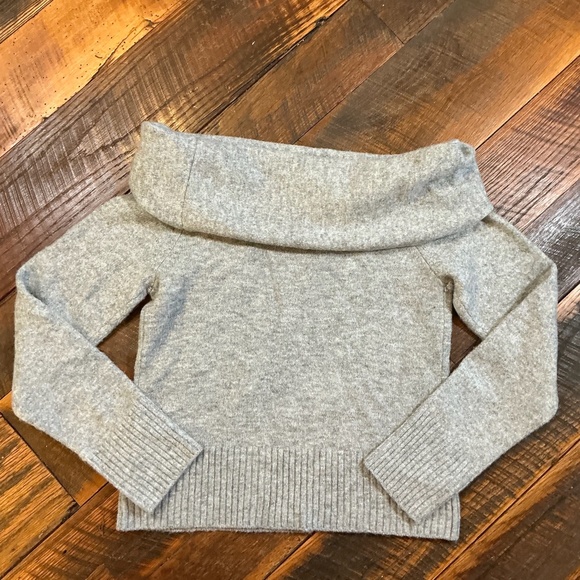 House of Harlow 1960 Off-Shoulder Foldover Sweater Gray Women’s Medium - Picture 3 of 9